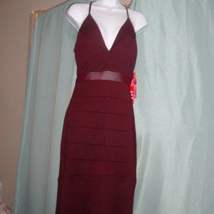 V neck long silhouette dress